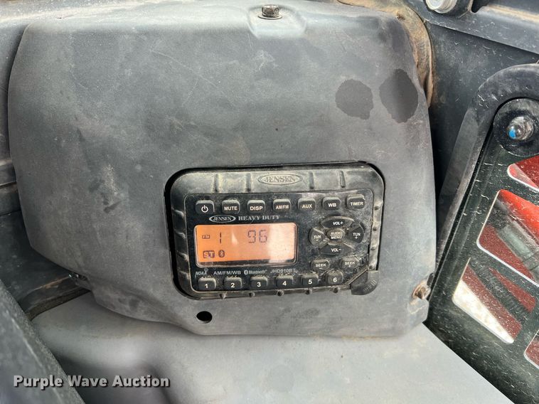 image for item NI9005 2019 Kubota SVL95-2S tracked skid steer loader