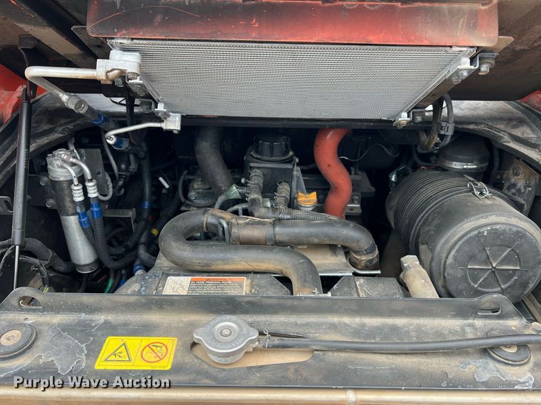 image for item NI9005 2019 Kubota SVL95-2S tracked skid steer loader