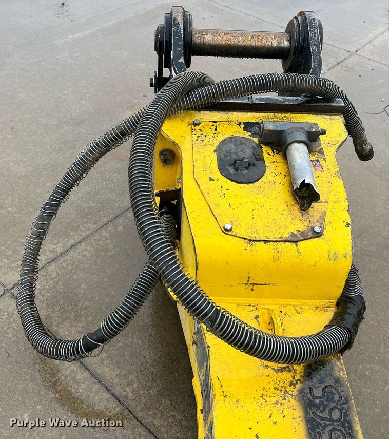 image for item NI9007 2020 Epiroc HB 2000  breaker