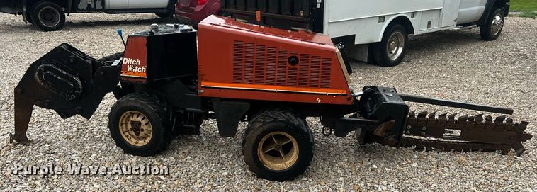 image for item NI9015 1995 Ditch Witch 410SX  trencher