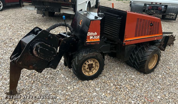 image for item NI9015 1995 Ditch Witch 410SX  trencher