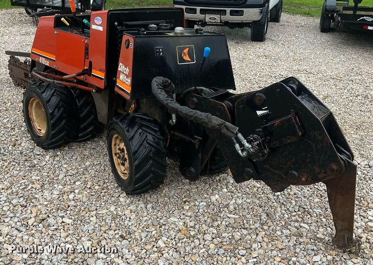 image for item NI9015 1995 Ditch Witch 410SX  trencher