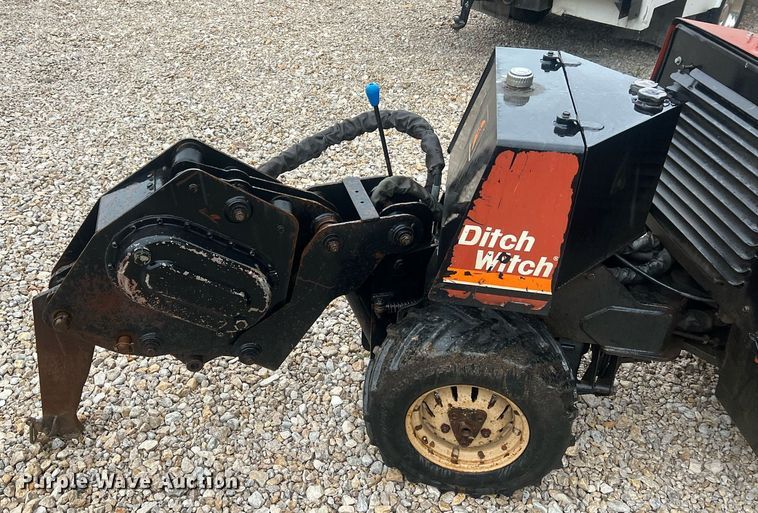 image for item NI9015 1995 Ditch Witch 410SX  trencher