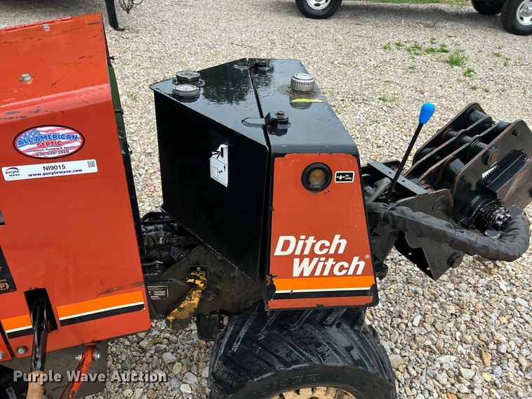 image for item NI9015 1995 Ditch Witch 410SX  trencher