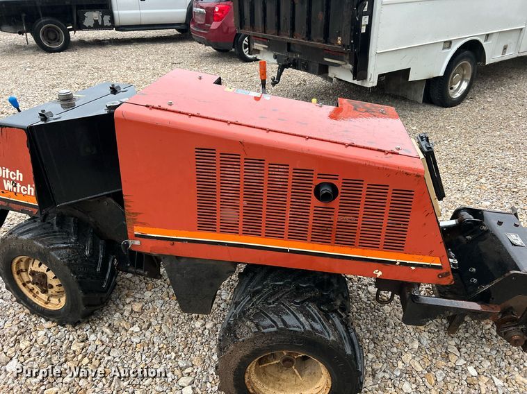 image for item NI9015 1995 Ditch Witch 410SX  trencher