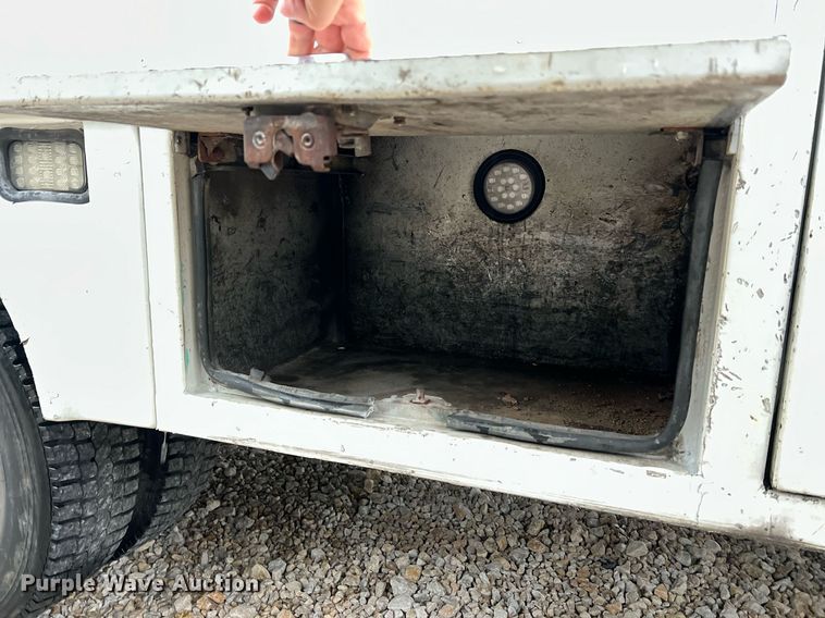 image for item NI9016 2014 Ford F550 Super Duty XL  utility / service truck