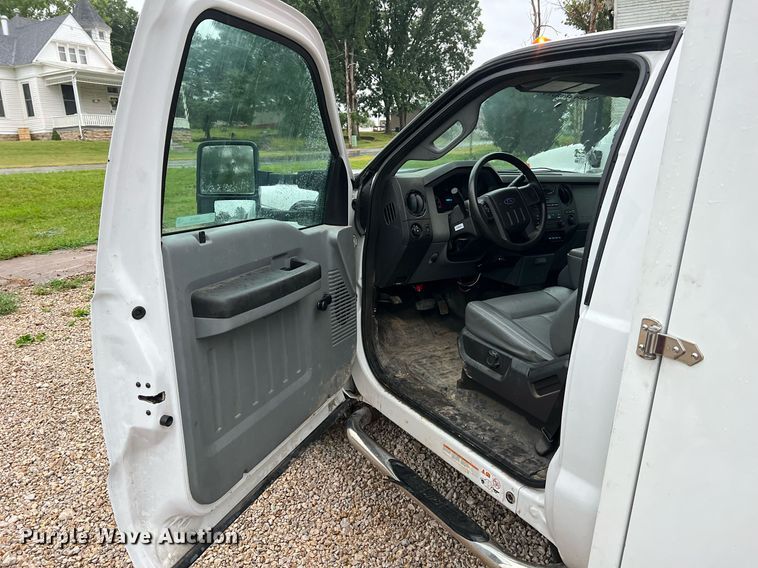 image for item NI9016 2014 Ford F550 Super Duty XL  utility / service truck