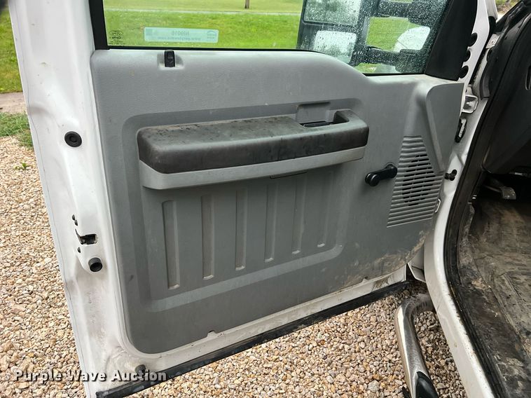 image for item NI9016 2014 Ford F550 Super Duty XL  utility / service truck