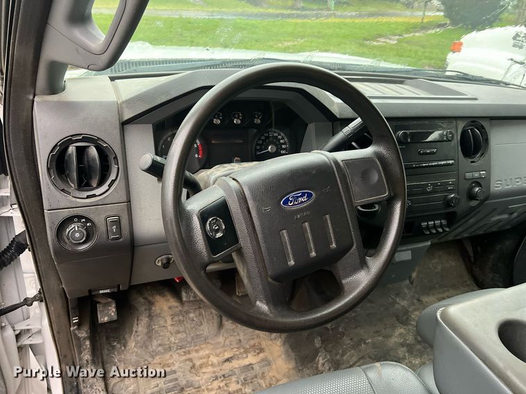 image for item NI9016 2014 Ford F550 Super Duty XL  utility / service truck