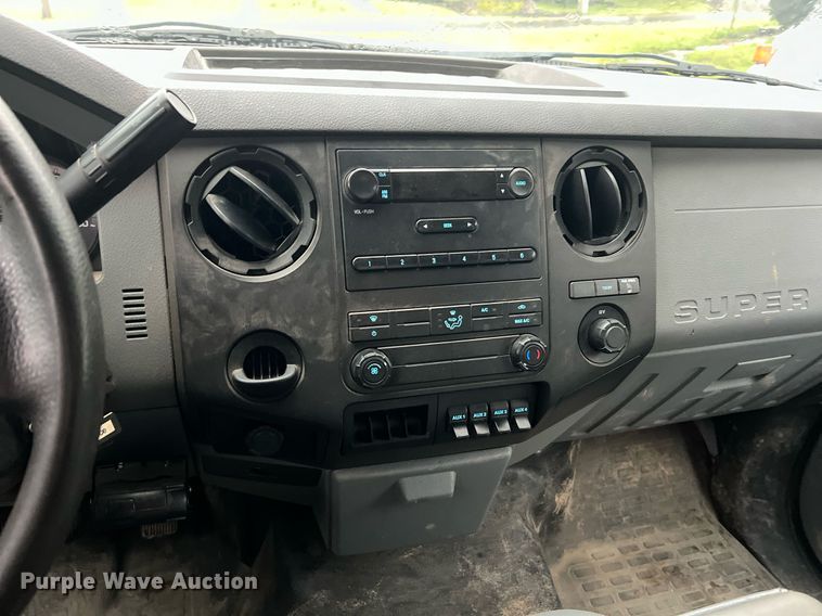 image for item NI9016 2014 Ford F550 Super Duty XL  utility / service truck