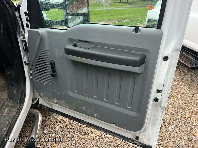 image for item NI9016 2014 Ford F550 Super Duty XL  utility / service truck