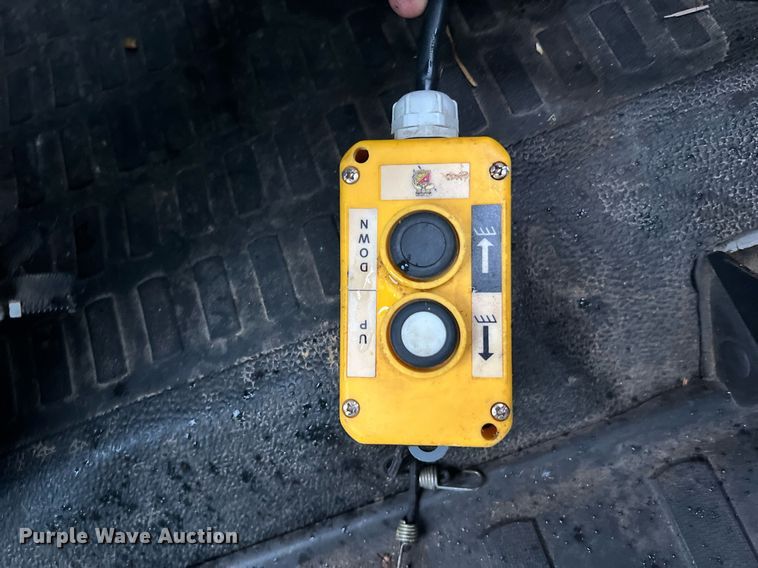 image for item NI9017 2014 Ford F450 Super Duty XL  dump flatbed truck