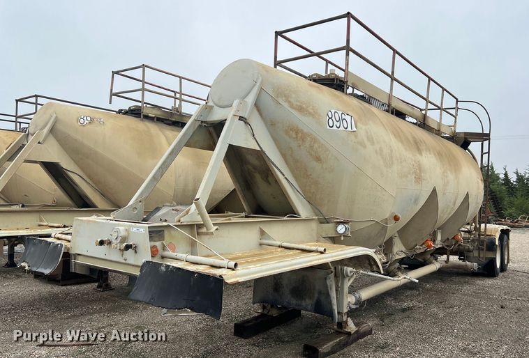 image for item NI9021 1979 Fruehauf HEB-F2-J985 pneumatic dry bulk trailer