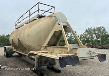 image for item NI9021 1979 Fruehauf HEB-F2-J985 pneumatic dry bulk trailer