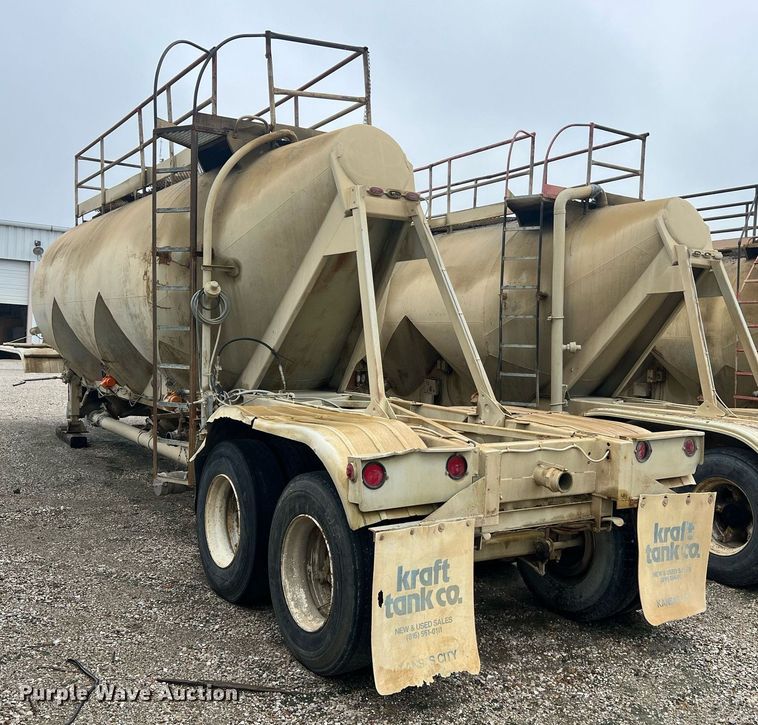 image for item NI9021 1979 Fruehauf HEB-F2-J985 pneumatic dry bulk trailer