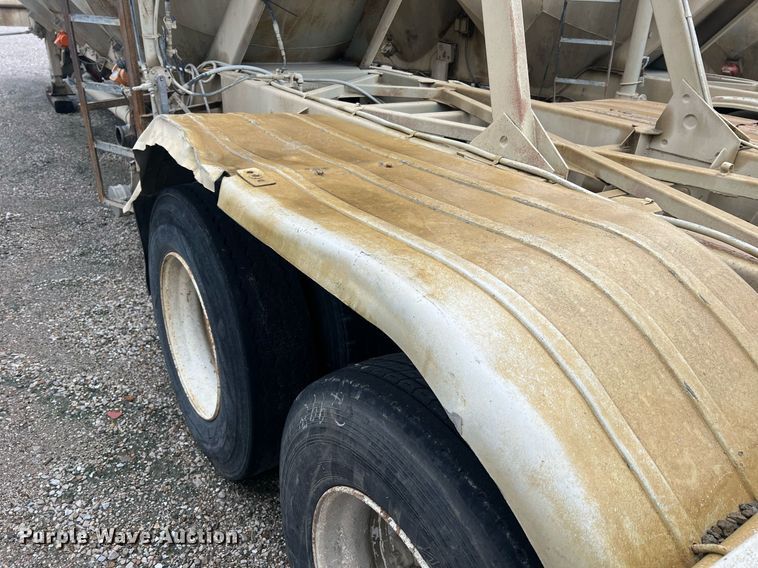 image for item NI9021 1979 Fruehauf HEB-F2-J985 pneumatic dry bulk trailer