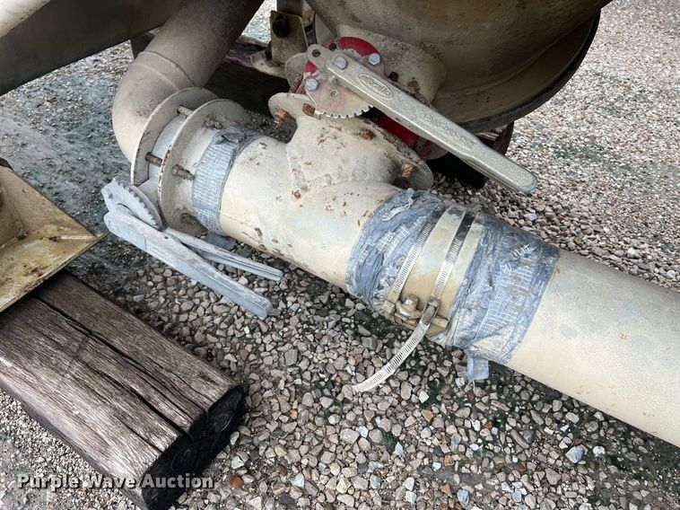 image for item NI9021 1979 Fruehauf HEB-F2-J985 pneumatic dry bulk trailer