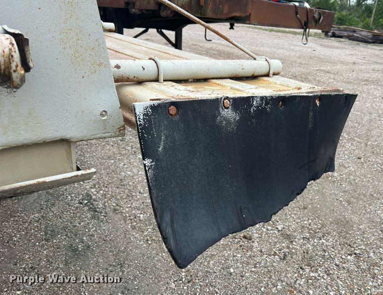 image for item NI9021 1979 Fruehauf HEB-F2-J985 pneumatic dry bulk trailer