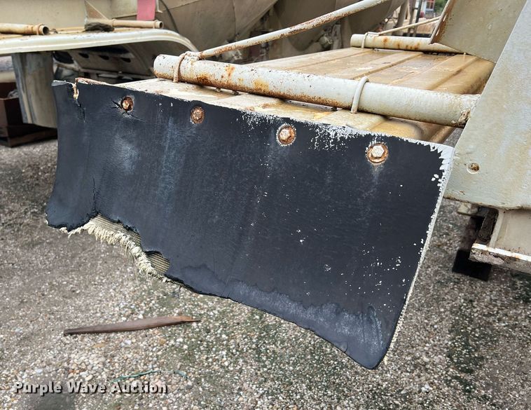 image for item NI9021 1979 Fruehauf HEB-F2-J985 pneumatic dry bulk trailer