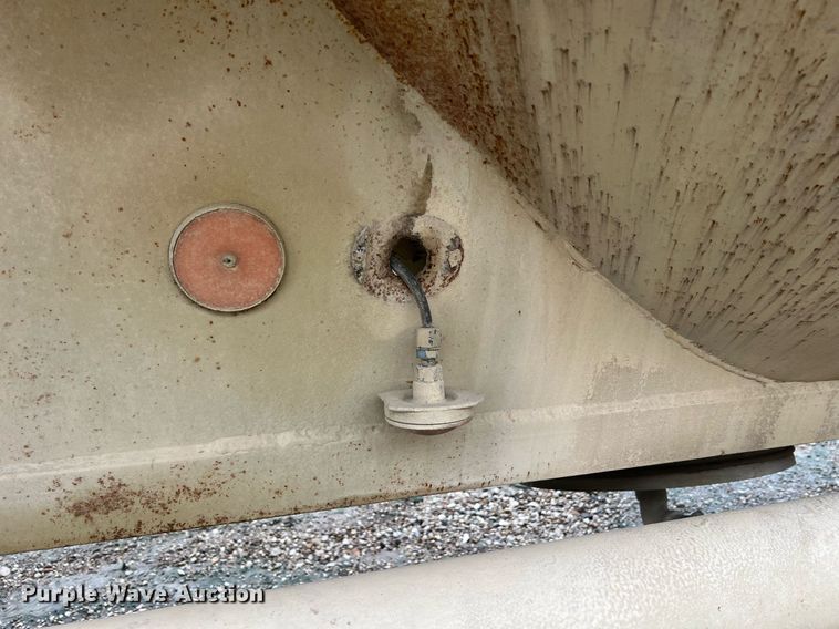 image for item NI9021 1979 Fruehauf HEB-F2-J985 pneumatic dry bulk trailer