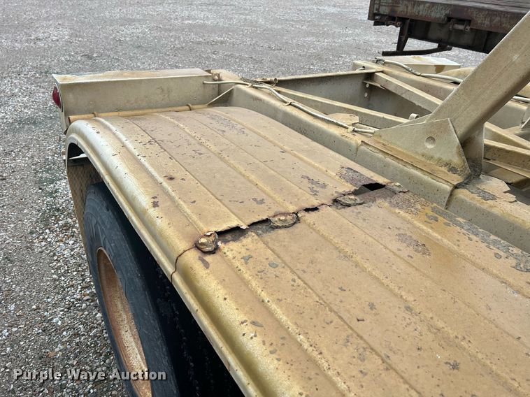 image for item NI9021 1979 Fruehauf HEB-F2-J985 pneumatic dry bulk trailer