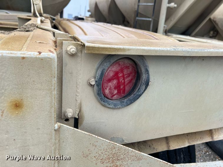 image for item NI9021 1979 Fruehauf HEB-F2-J985 pneumatic dry bulk trailer