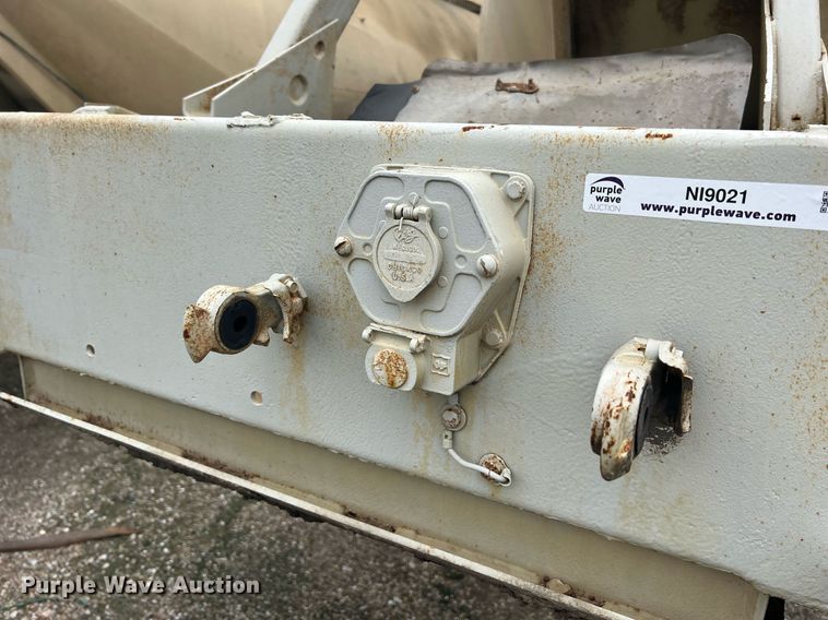 image for item NI9021 1979 Fruehauf HEB-F2-J985 pneumatic dry bulk trailer