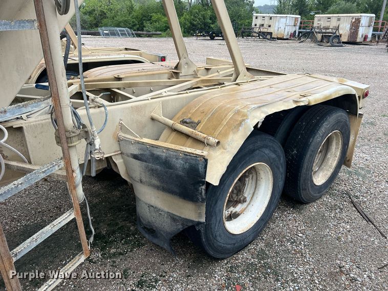 image for item NI9021 1979 Fruehauf HEB-F2-J985 pneumatic dry bulk trailer