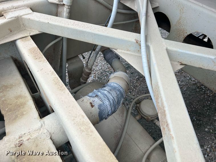 image for item NI9021 1979 Fruehauf HEB-F2-J985 pneumatic dry bulk trailer