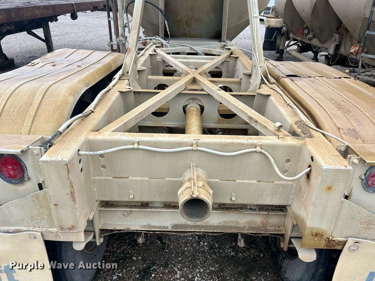 image for item NI9021 1979 Fruehauf HEB-F2-J985 pneumatic dry bulk trailer