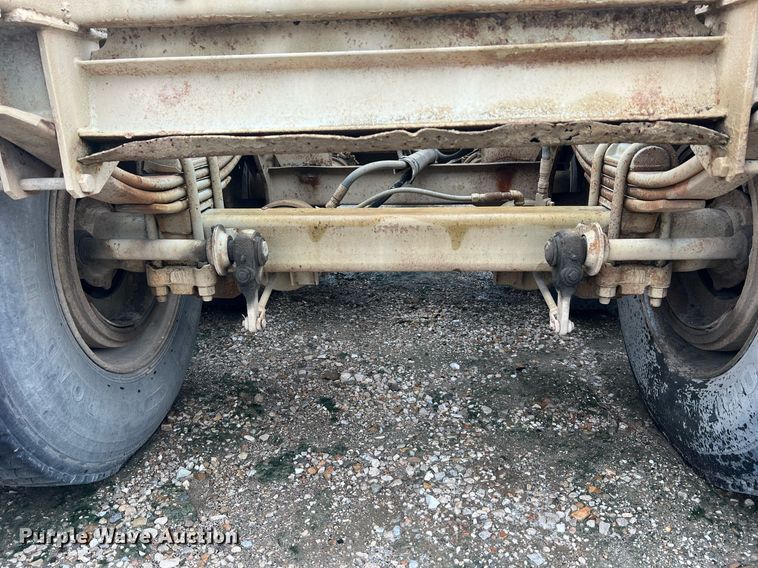 image for item NI9021 1979 Fruehauf HEB-F2-J985 pneumatic dry bulk trailer