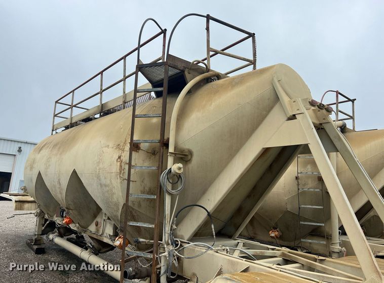 image for item NI9021 1979 Fruehauf HEB-F2-J985 pneumatic dry bulk trailer