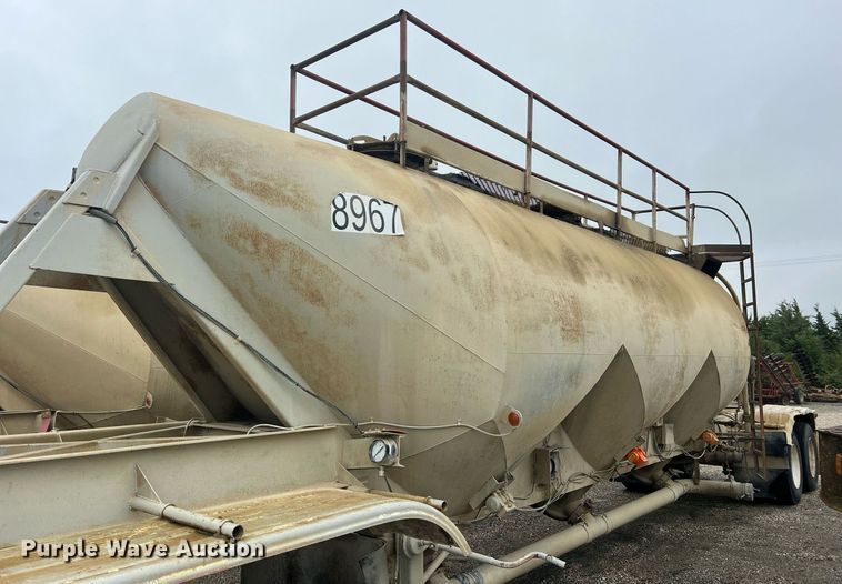 image for item NI9021 1979 Fruehauf HEB-F2-J985 pneumatic dry bulk trailer