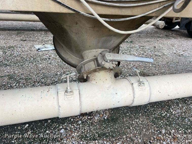 image for item NI9021 1979 Fruehauf HEB-F2-J985 pneumatic dry bulk trailer