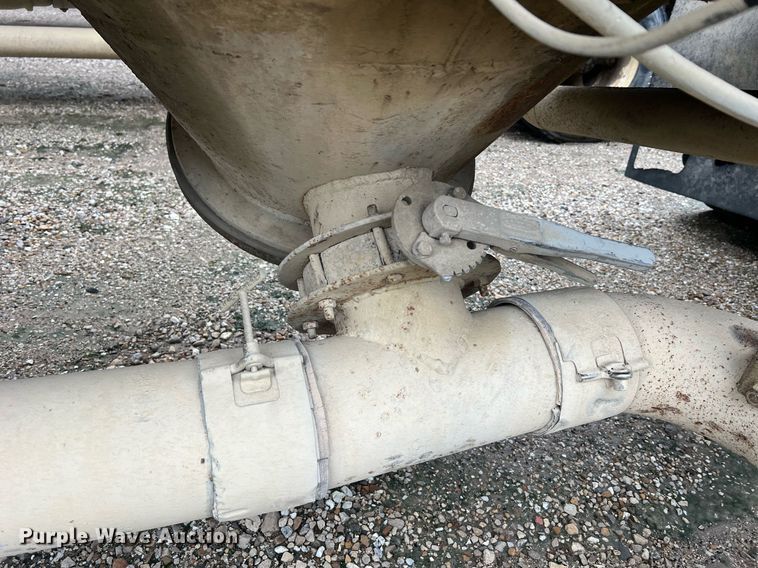 image for item NI9021 1979 Fruehauf HEB-F2-J985 pneumatic dry bulk trailer