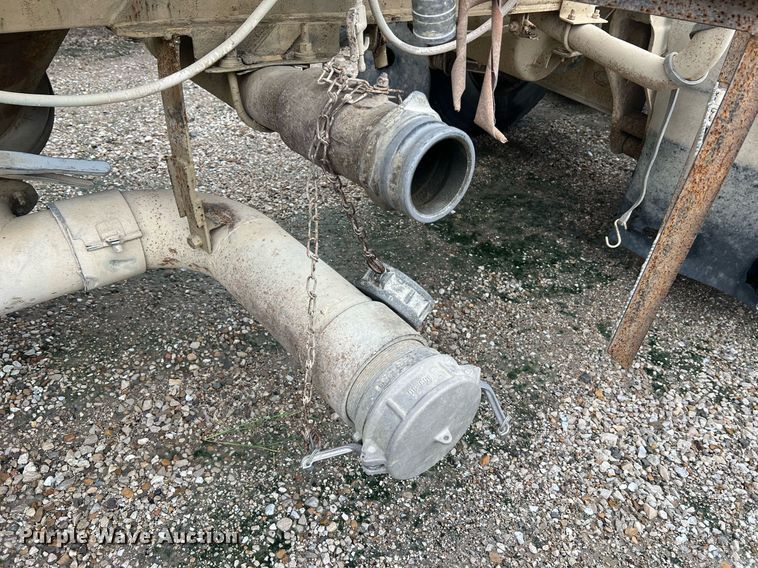 image for item NI9021 1979 Fruehauf HEB-F2-J985 pneumatic dry bulk trailer