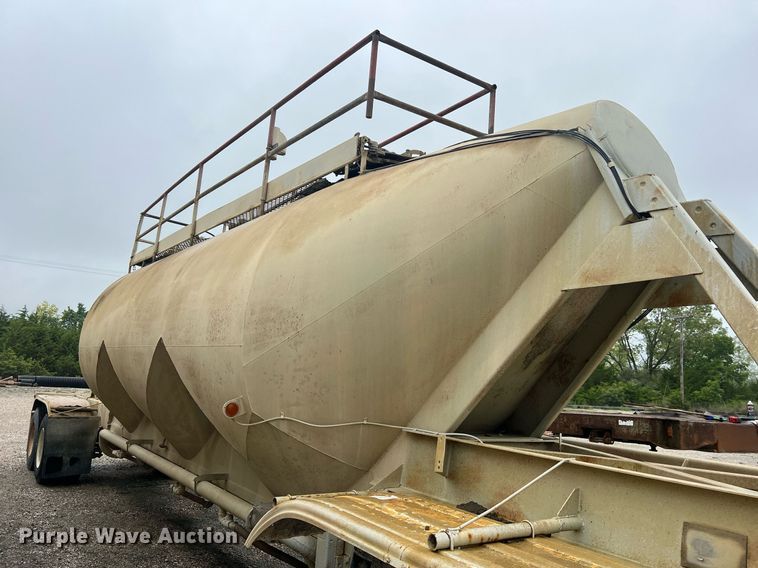 image for item NI9021 1979 Fruehauf HEB-F2-J985 pneumatic dry bulk trailer