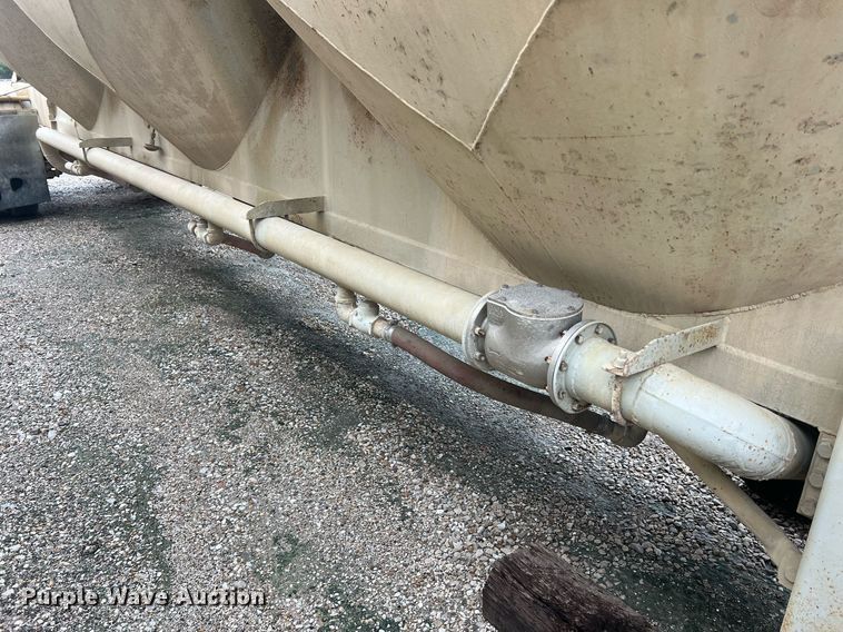 image for item NI9021 1979 Fruehauf HEB-F2-J985 pneumatic dry bulk trailer