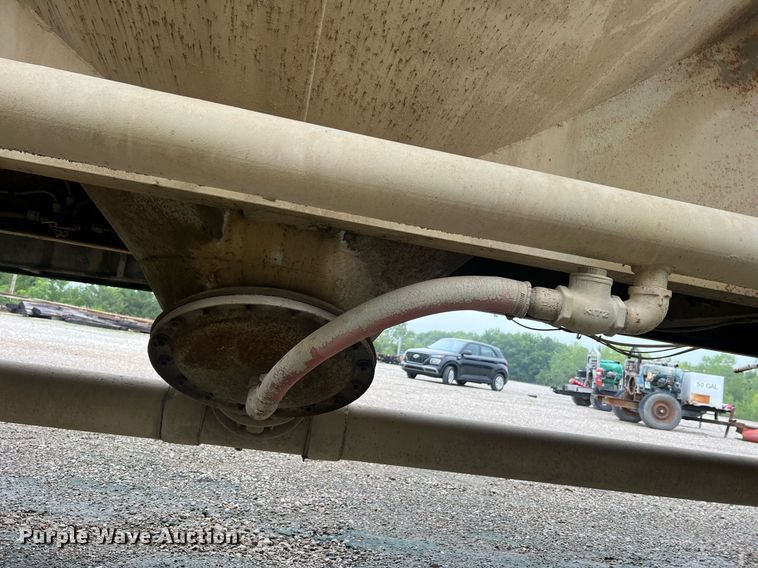 image for item NI9021 1979 Fruehauf HEB-F2-J985 pneumatic dry bulk trailer