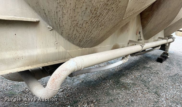 image for item NI9021 1979 Fruehauf HEB-F2-J985 pneumatic dry bulk trailer