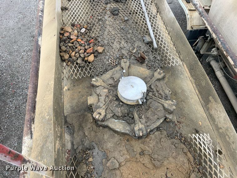 image for item NI9021 1979 Fruehauf HEB-F2-J985 pneumatic dry bulk trailer