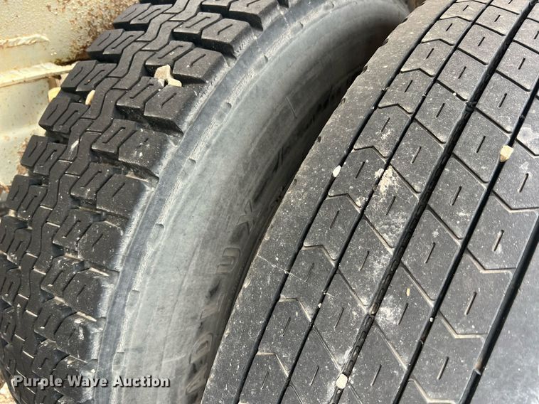 image for item NI9021 1979 Fruehauf HEB-F2-J985 pneumatic dry bulk trailer