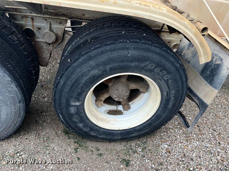 image for item NI9021 1979 Fruehauf HEB-F2-J985 pneumatic dry bulk trailer