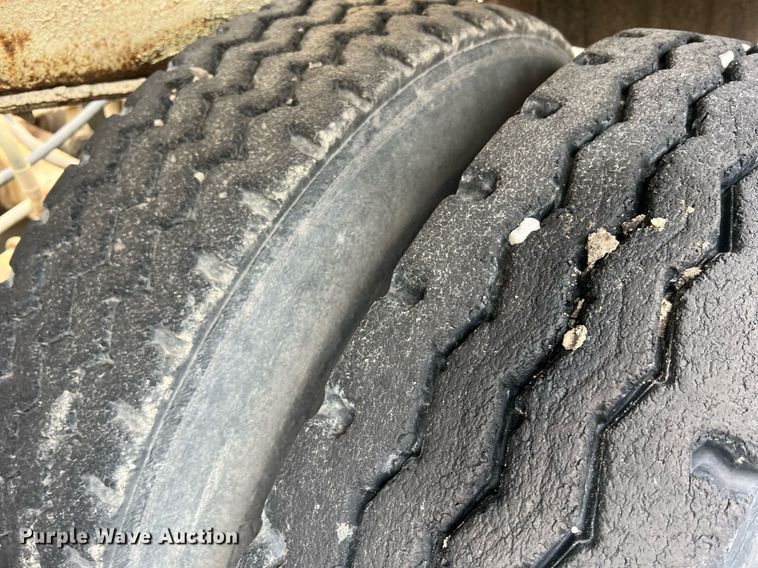 image for item NI9021 1979 Fruehauf HEB-F2-J985 pneumatic dry bulk trailer