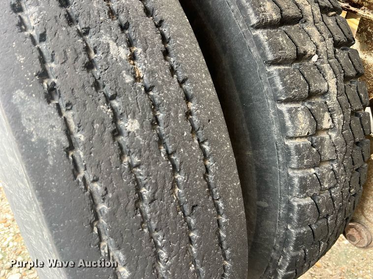 image for item NI9021 1979 Fruehauf HEB-F2-J985 pneumatic dry bulk trailer