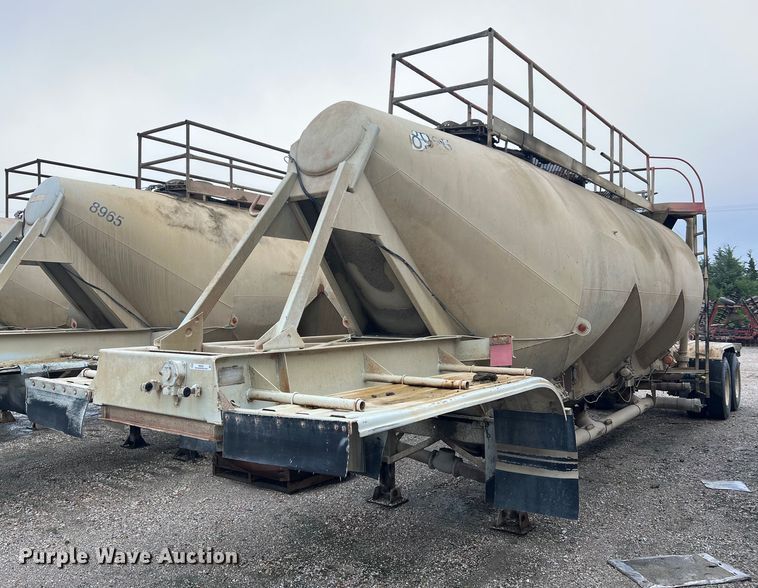 image for item NI9022 1978 Fruehauf HEB-F2-J-985  pneumatic dry bulk trailer