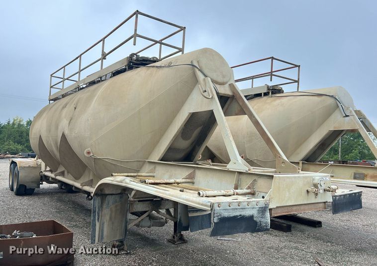 image for item NI9022 1978 Fruehauf HEB-F2-J-985  pneumatic dry bulk trailer