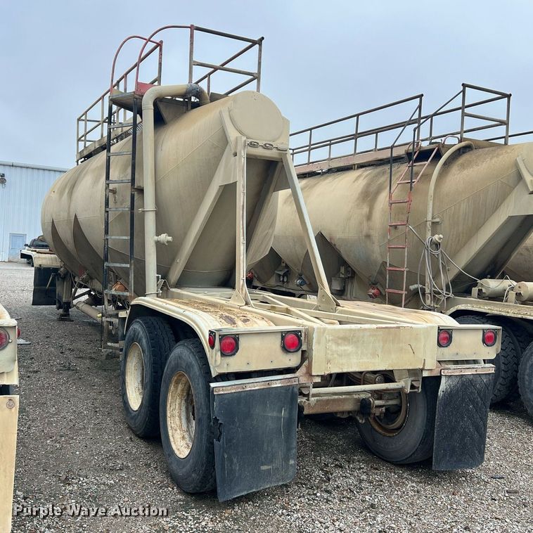 image for item NI9022 1978 Fruehauf HEB-F2-J-985  pneumatic dry bulk trailer