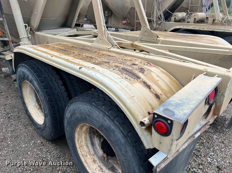 image for item NI9022 1978 Fruehauf HEB-F2-J-985  pneumatic dry bulk trailer