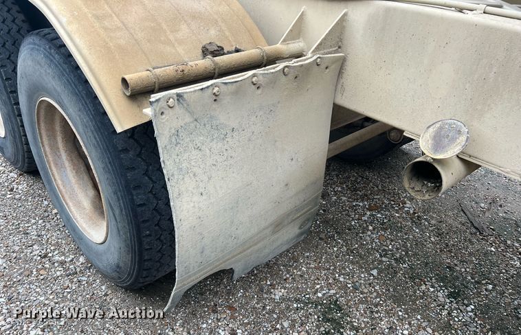 image for item NI9022 1978 Fruehauf HEB-F2-J-985  pneumatic dry bulk trailer